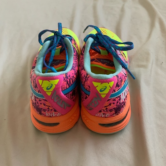 ASICS running shoes - Picture 3 of 4